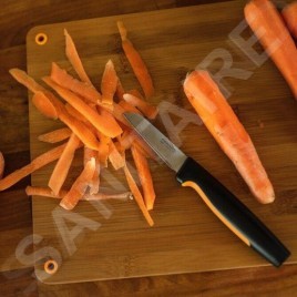 FISKARS Équipement de cuisine - Couteau de cuisine, pour éplucher, 8 cm 1057544