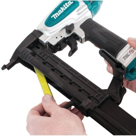 Makita Outillage - Agrafeuse pneumatique 13-18 mm AT638A